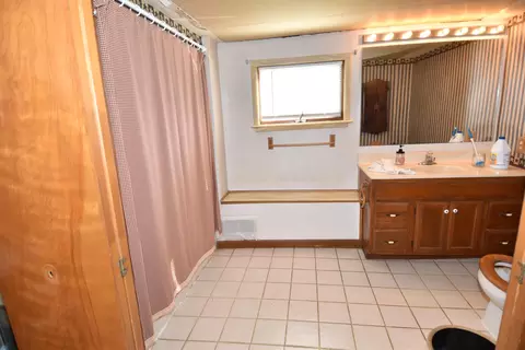 Bath - 5635 Lancaster Rd, Hebron, OH 43025 photo 1 of 1