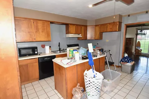Kitchen - 5635 Lancaster Rd, Hebron, OH 43025 photo 3 of 5