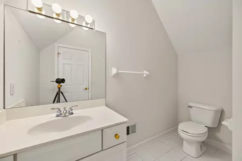 Bath - 9985 Gresham Ct, Powell, OH 43065 photo 8 of 8