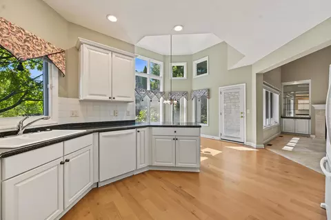 Kitchen - 9985 Gresham Ct, Powell, OH 43065 photo 7 of 7