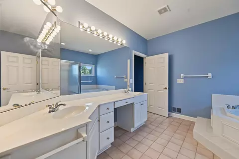 Bath - 9985 Gresham Ct, Powell, OH 43065 photo 4 of 8