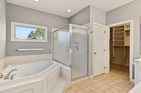 Bath - 9985 Gresham Ct, Powell, OH 43065 photo 2 of 8