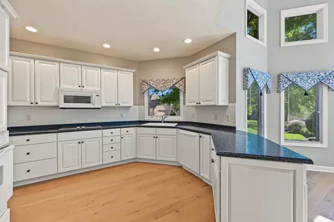 Kitchen - 9985 Gresham Ct, Powell, OH 43065 photo 4 of 7