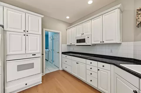 Kitchen - 9985 Gresham Ct, Powell, OH 43065 photo 5 of 7