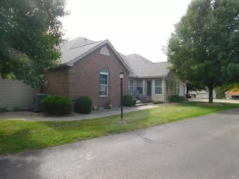 537 Edgehill Cir, Logan, OH 43138
