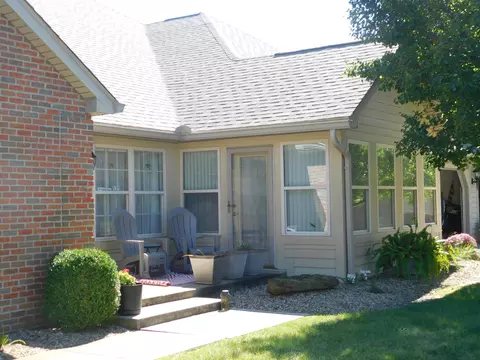 537 Edgehill Cir, Logan, OH 43138