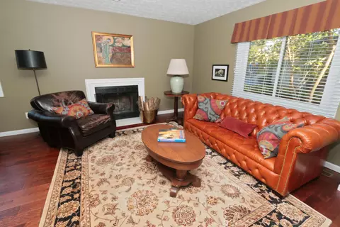 2313 Mccauley Ct, Columbus, OH 43220