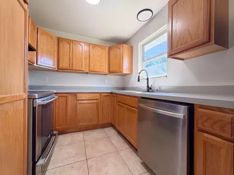 Kitchen - 55 Fieldpoint Rd, Heath, OH 43056 photo 1 of 2