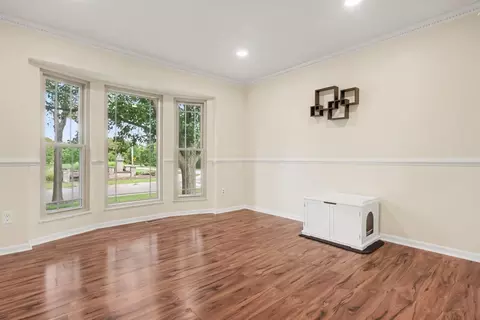 Living - 5651 Anglesea Dr, Dublin, OH 43016 photo 2 of 3