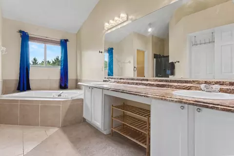Bath - 5651 Anglesea Dr, Dublin, OH 43016 photo 2 of 5