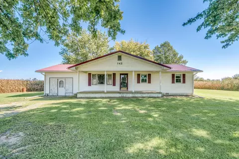 142 Heath Ln, New Holland, OH 43145