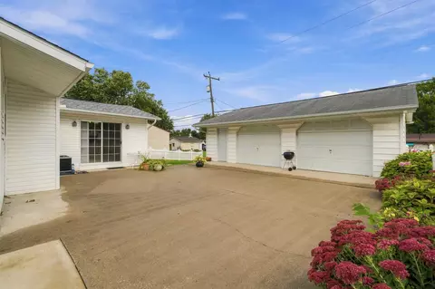 Exterior - 148 Richards Dr, Delaware, OH 43015 photo 6 of 11