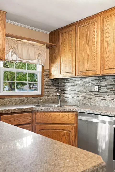 Kitchen - 148 Richards Dr, Delaware, OH 43015 photo 2 of 6