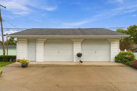 Exterior - 148 Richards Dr, Delaware, OH 43015 photo 5 of 11