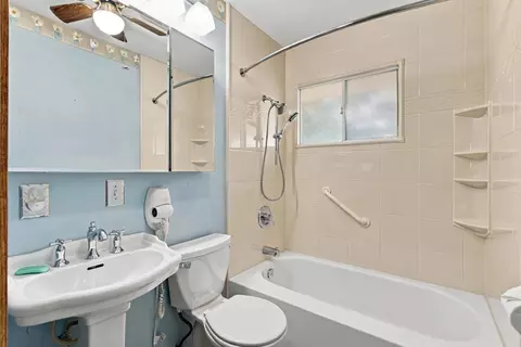Bath - 148 Richards Dr, Delaware, OH 43015 photo 1 of 2