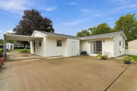Exterior - 148 Richards Dr, Delaware, OH 43015 photo 8 of 11