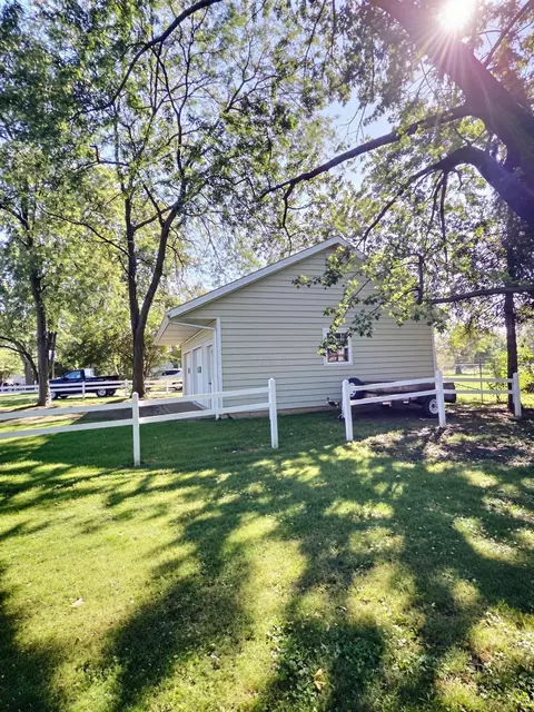 Exterior - 260 Norton Rd, Columbus, OH 43228 photo 6 of 11