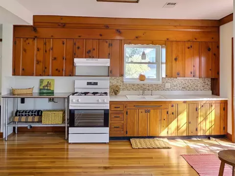 Kitchen - 260 Norton Rd, Columbus, OH 43228 photo 2 of 5