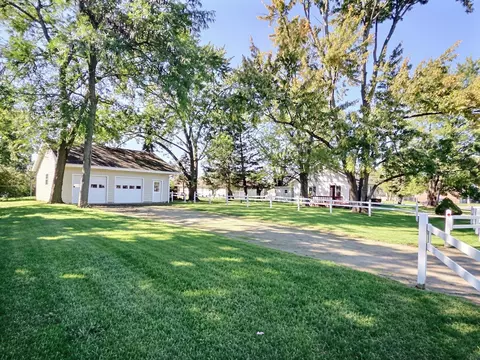 Exterior - 260 Norton Rd, Columbus, OH 43228 photo 5 of 11