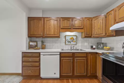 Kitchen - 316 E Markison Ave, Columbus, OH 43207 photo 4 of 4