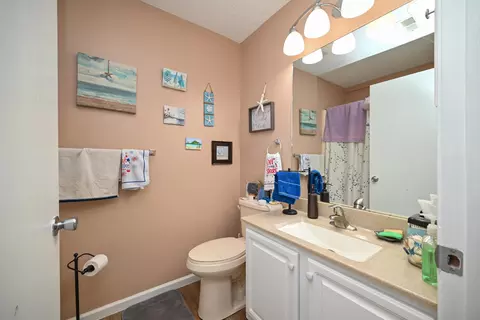 Bath - 606 Hampton Woods Dr, Marion, OH 43302 photo 1 of 3