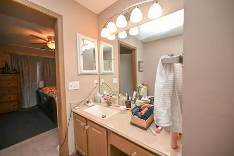 Bath - 606 Hampton Woods Dr, Marion, OH 43302 photo 3 of 3