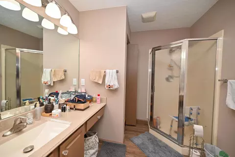 Bath - 606 Hampton Woods Dr, Marion, OH 43302 photo 2 of 3