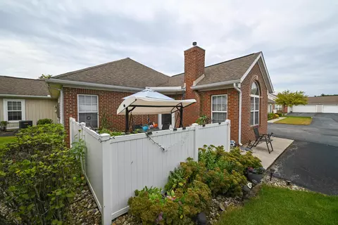 Exterior - 606 Hampton Woods Dr, Marion, OH 43302 photo 4 of 8