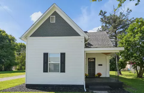 13 Maple St, Jeffersonville, OH 43128