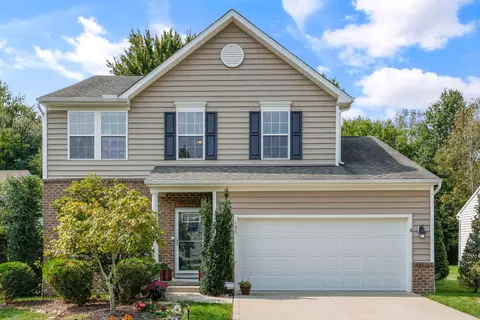 130 Royalty Dr, Pataskala, OH 43062