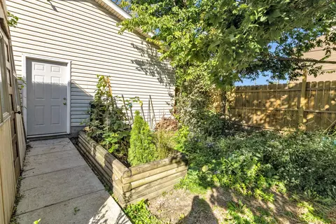 Exterior - 406 E Markison Ave, Columbus, OH 43207 photo 5 of 15