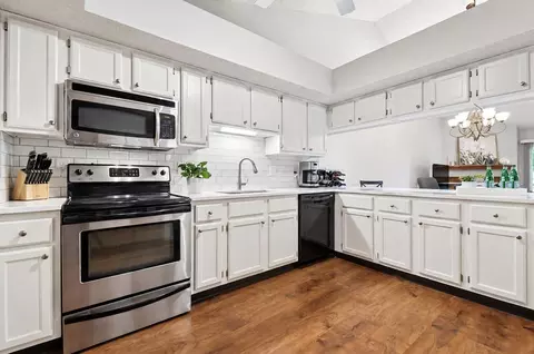 Kitchen - 7992 Jaymes St, Dublin, OH 43017 photo 2 of 3