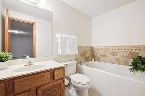 Bath - 7992 Jaymes St, Dublin, OH 43017 photo 4 of 4