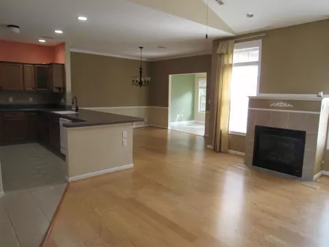 Living - 5 Claire Ct #5, Circleville, OH 43113 photo 1 of 2