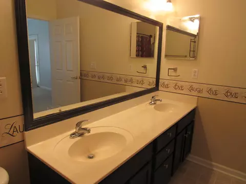 Bath - 5 Claire Ct #5, Circleville, OH 43113 photo 3 of 3
