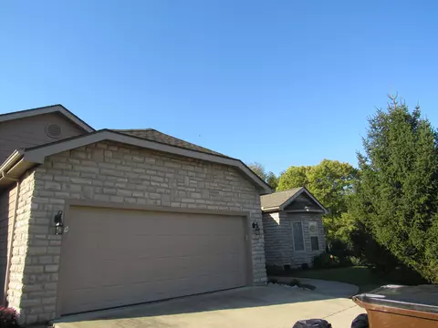 Exterior - 5 Claire Ct #5, Circleville, OH 43113 photo 3 of 4