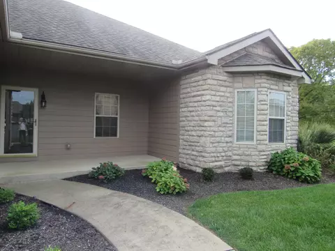 Exterior - 5 Claire Ct #5, Circleville, OH 43113 photo 2 of 4