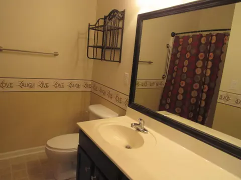 Bath - 5 Claire Ct #5, Circleville, OH 43113 photo 1 of 3