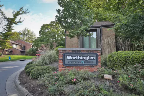 160 Glen Cir, Worthington, OH 43085