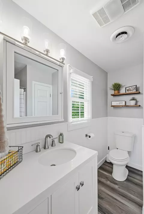 Bath - 742 Hartford Dr, Springfield, OH 45503 photo 4 of 5