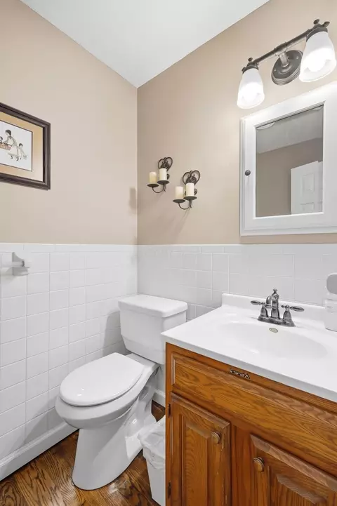 Bath - 742 Hartford Dr, Springfield, OH 45503 photo 2 of 5