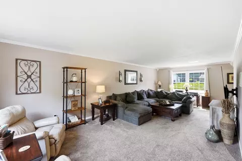 Living - 742 Hartford Dr, Springfield, OH 45503 photo 2 of 2