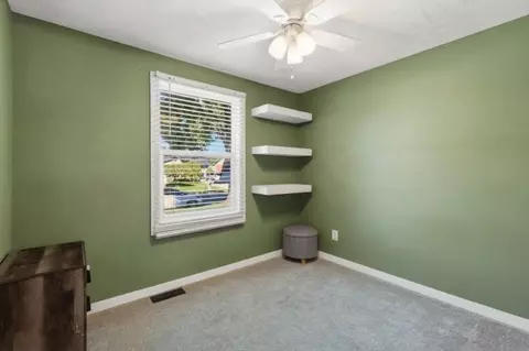 Bedroom - 305 Meadow Dr, Circleville, OH 43113 photo 3 of 6