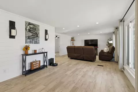 Living - 305 Meadow Dr, Circleville, OH 43113 photo 1 of 5