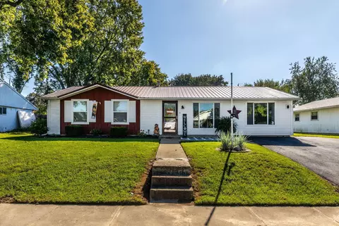 305 Meadow Dr, Circleville, OH 43113