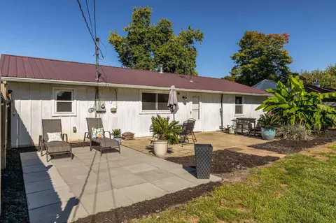 Exterior - 305 Meadow Dr, Circleville, OH 43113 photo 6 of 9