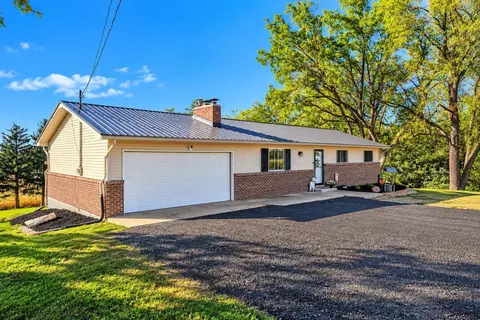 Exterior - 4441 S Pitchin Rd S, Springfield, OH 45502 photo 3 of 9