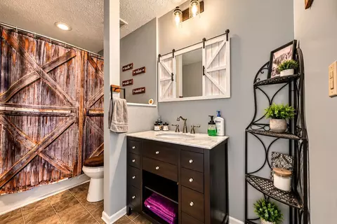 Bath - 4441 S Pitchin Rd S, Springfield, OH 45502 photo 1 of 2