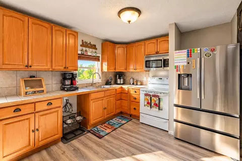 Kitchen - 4441 S Pitchin Rd S, Springfield, OH 45502 photo 2 of 2