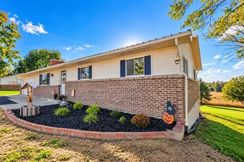 Exterior - 4441 S Pitchin Rd S, Springfield, OH 45502 photo 4 of 9